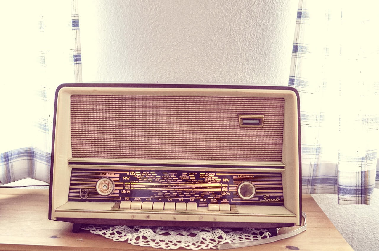 Bollette di radio e elettricità negli anni Cinquanta: come le famiglie razionavano i consumi
