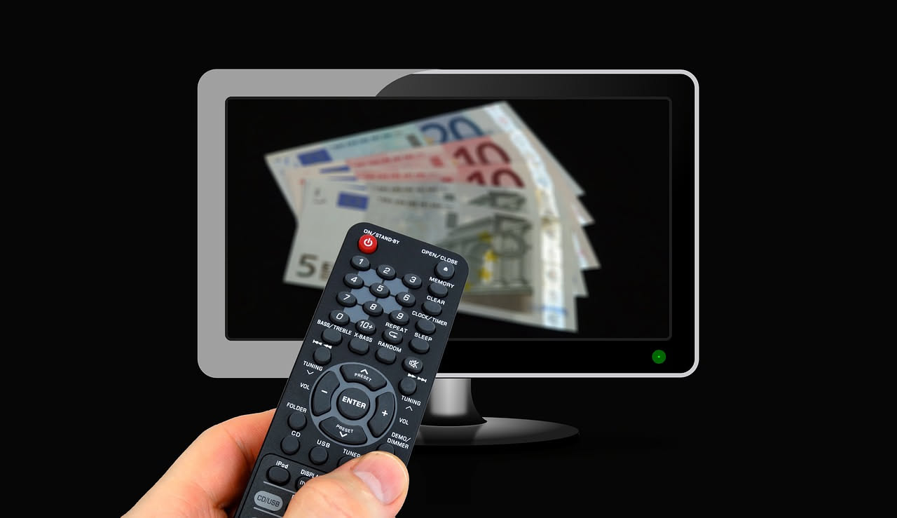 Spegnere la TV completamente: quanto consuma lo stand-by in un anno