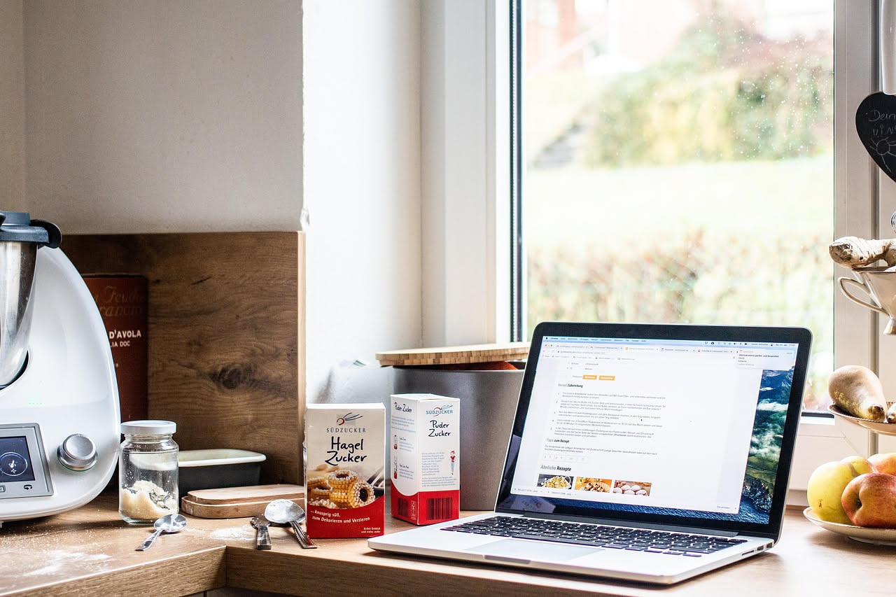 Smart working e fame nervosa: come mangiare bene da casa