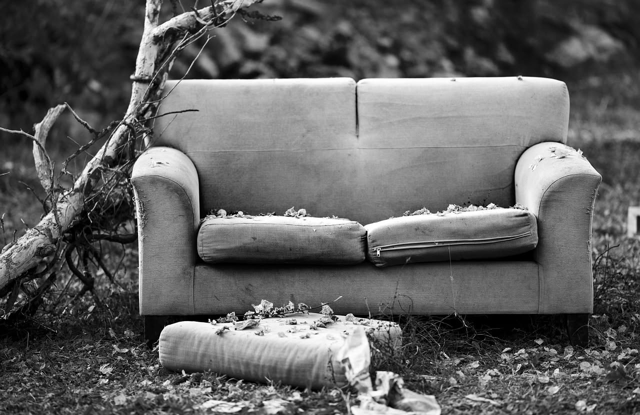 Divano vecchio: come dargli una seconda vita senza buttarlo