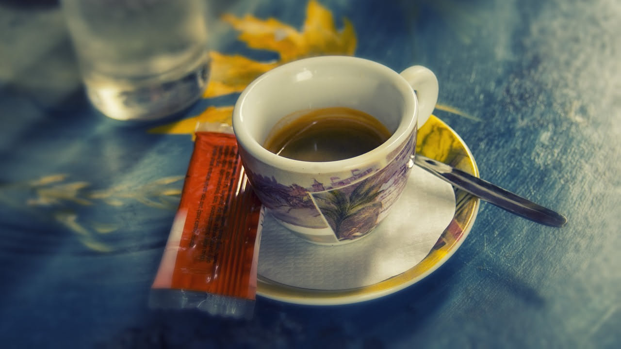 Caffè al bar: il rito italiano che confonde gli stranieri