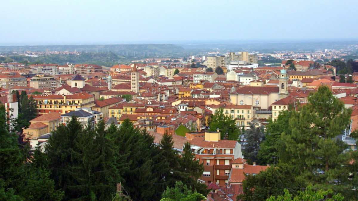 Piccole città italiane: come cambiano i consumi mensili delle famiglie