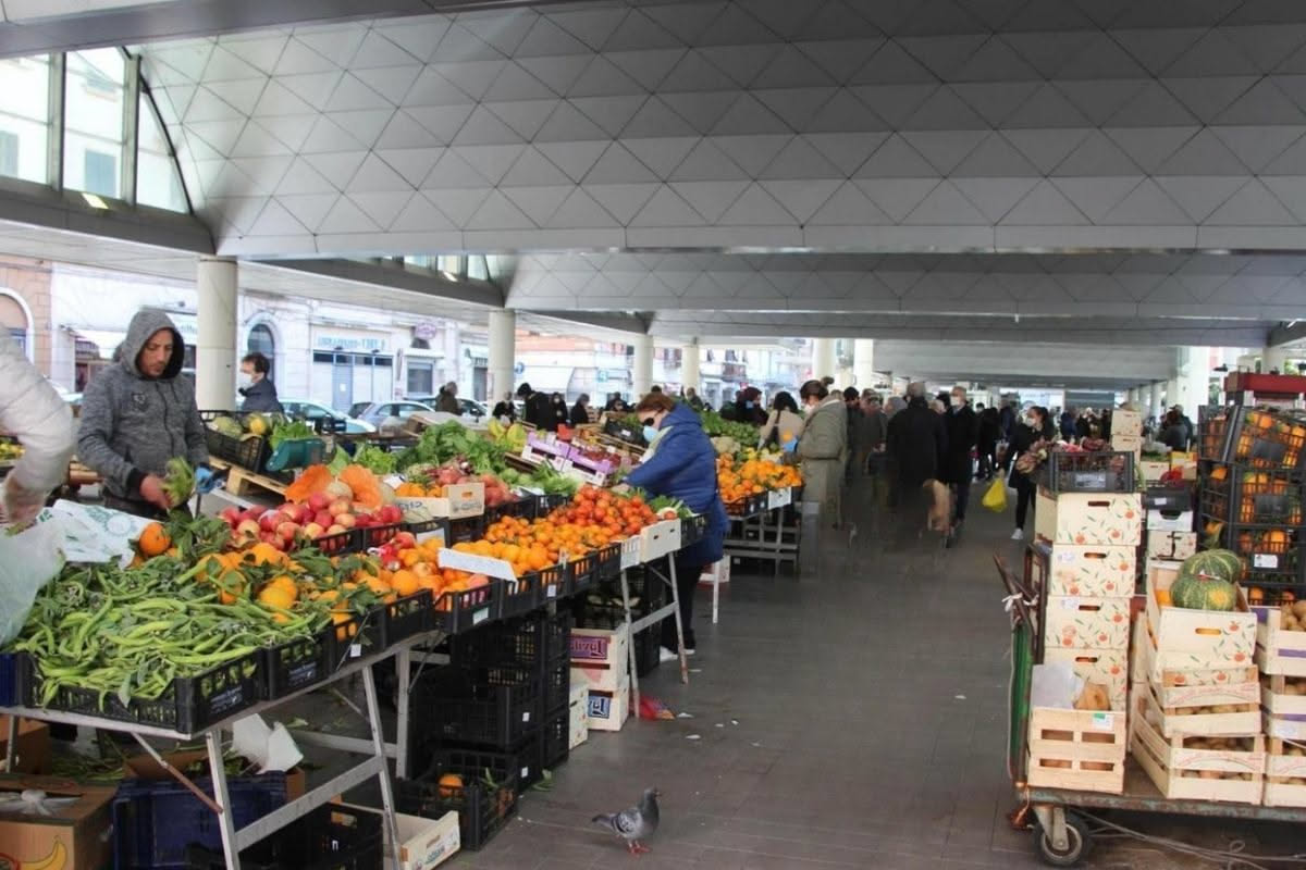 Weekend a maggio: come i consumi familiari cambiano la spesa italiana