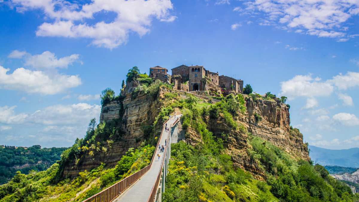 Civita di Bagnoregio: il borgo sospeso tra il cielo e l'erosione