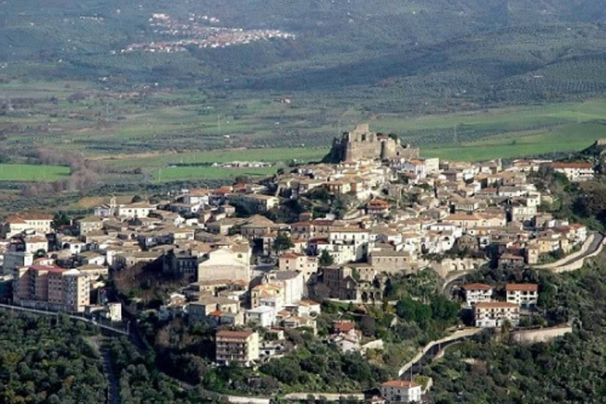 Pollica e San Mauro Cilento: quando il turismo ripulisce davvero i borghi