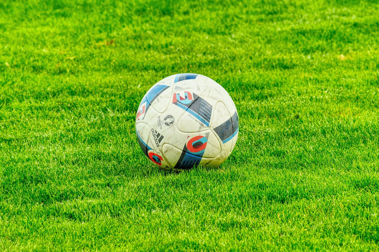 Cosa mangiare prima della partita: la guida scientifica al pasto pre-gara nel calcio